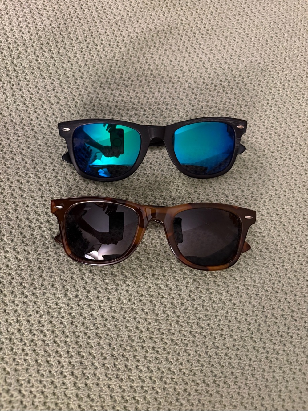 Classic Wayfarer-Style Unisex Sunglasses - Charcoal Gray & Tortoiseshell